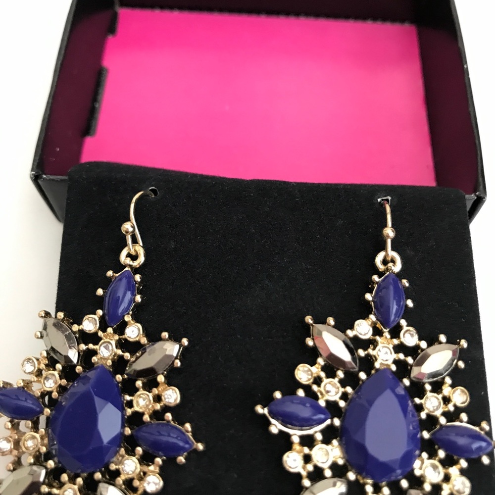 Earrings - Picture 3 of 5